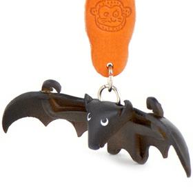 Auf dem Bild zu sehen ist eine Fledermaus aus Leder als...