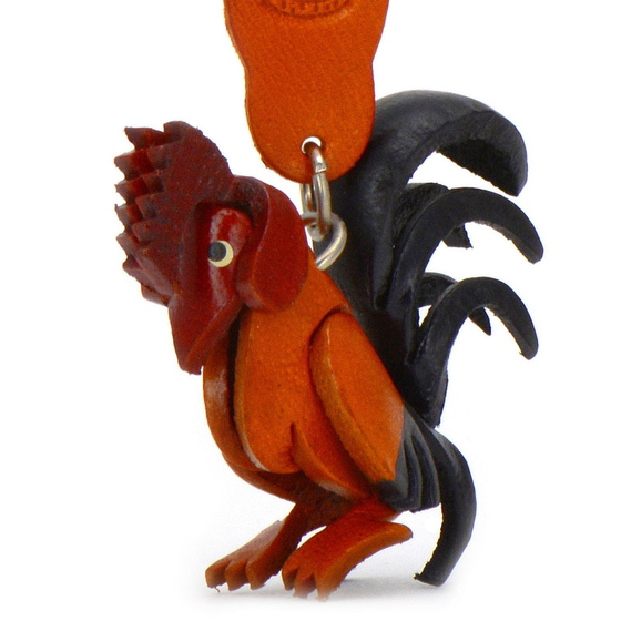 Auf dem Bild zu sehen ist ein Hahn aus Leder als Schlsselanhnger Figur