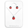 Auf dem Bild zu sehen ist eine Kinder Halskette Marienkäfer Glücksbringer Anhänger aus 925 Sterling Silver echt Silber mit Ohrstecker Set Emaille Rot Schwarz 39cm länge