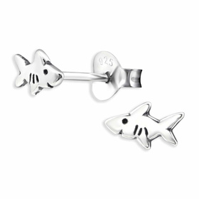 Auf dem Bild zu sehen sind Haifisch Ohrringe aus 925 Silber