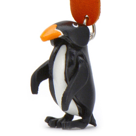 Auf dem Bild zu sehen ist ein süßer Pinguin aus Leder als...