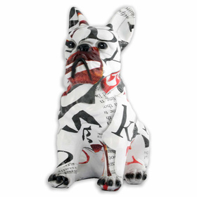 Auf dem Bild ist eine Zeitungsmotiv Bulldoggen Figur aus...
