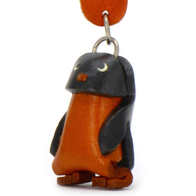 Auf dem Bild zu sehen ist ein Pinguin aus Leder als...