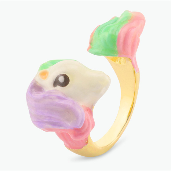 Auf dem Bild zu sehen sind Damen Ringe mit Pferd aus Messing Gold plattiert mit Emaille handbemalt