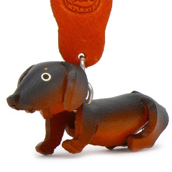 Auf dem Bild zu sehen ist ein Dackel Mix Hund aus Leder als Schlsselanhnger Figur