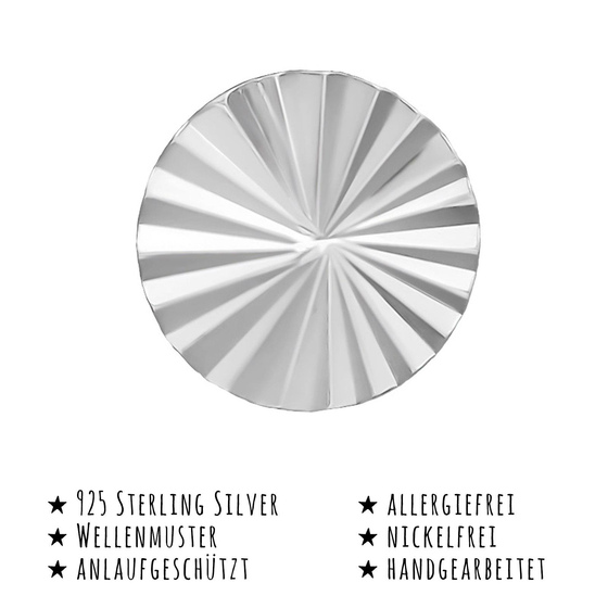 Das Bild mit Beschreibung zeigt Kinder Ohrringe Runde Ohrstecker aus 925 Sterling Silver echt Silber mit Struktur