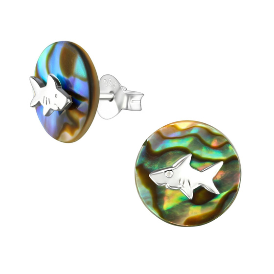 Auf dem Bild zu sehen sind Kinder Ohrringe Hai Fisch Ohrstecker aus 925 Sterling Silver echt Silber mit Muschel Imitat