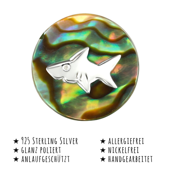 Das Bild mit Beschreibung zeigt Kinder Ohrringe Hai Fisch Ohrstecker aus 925 Sterling Silver echt Silber mit Muschel Imitat