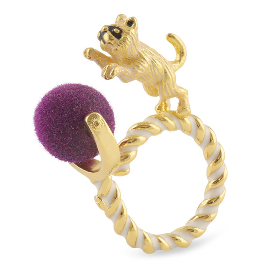 Auf dem Bild zu sehen sind Damen Ringe mit Katze Ball aus Messing Gold plattiert mit Emaille handbemalt